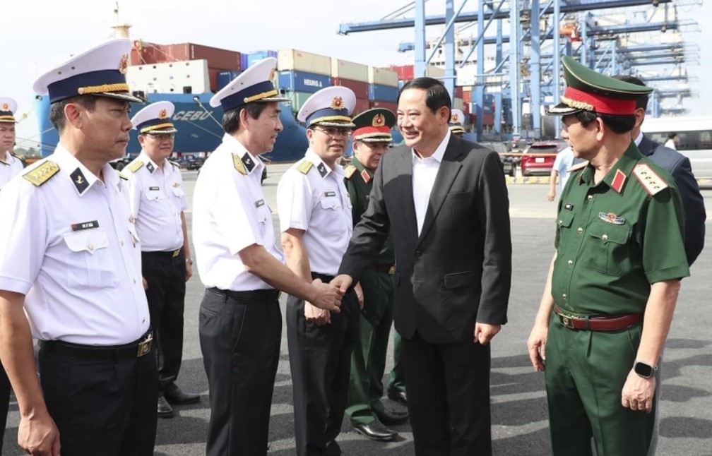 Lao Prime Minister visits Tan Cang-Cat Lai terminal